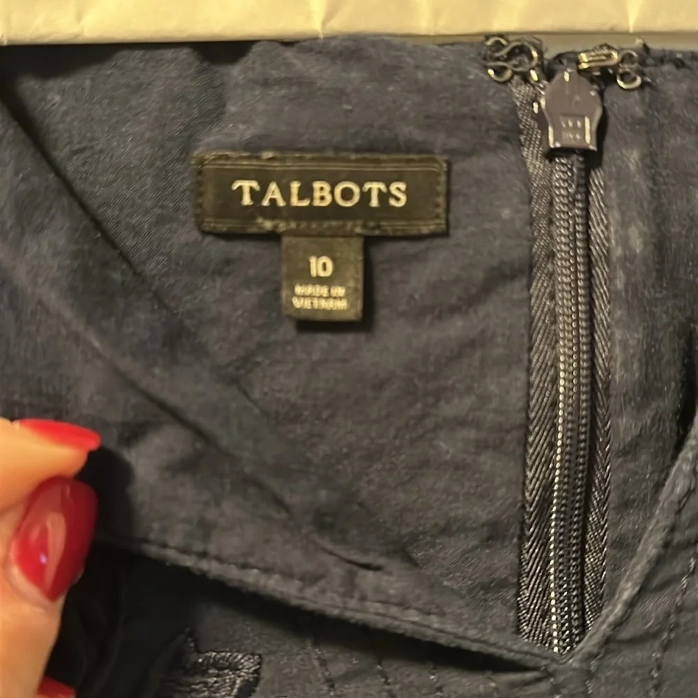 Talbots Navy Embroidered Shell, Sz 10 - Picture 4 of 4
